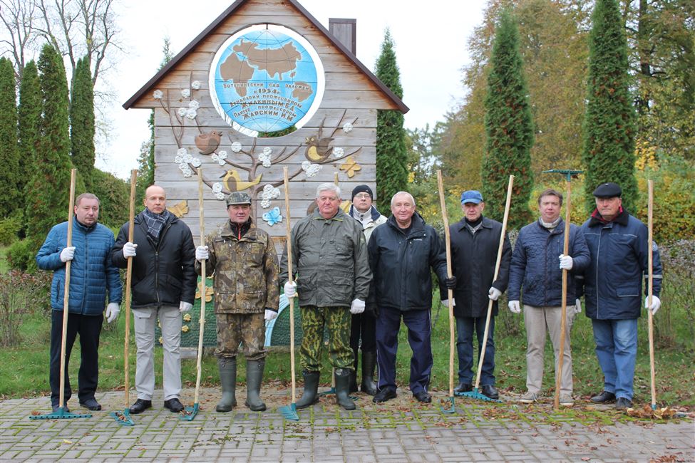 БГТУ принял участие в юбилейной акции «Чистый лес»
